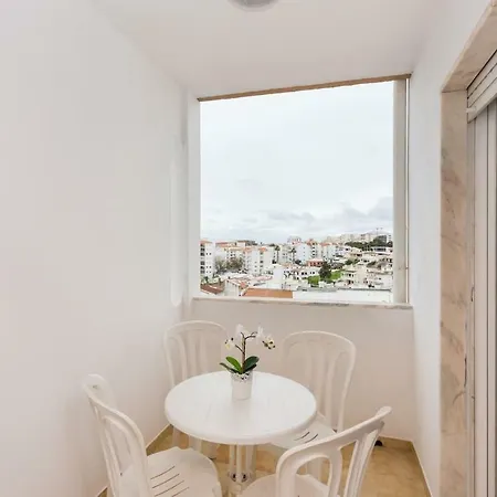 Summer Breeze Beautiful 2 Bed Spacious Apartment! * לאגוּ‏ש