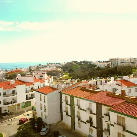 Summer Breeze Beautiful 2 Bed Spacious Apartment!